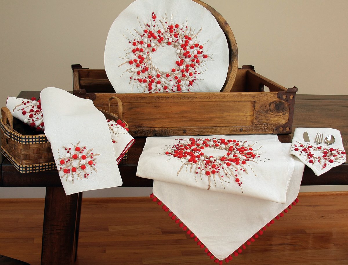 ML10103A Holiday Berry Wreath Napkin, 20''x20''