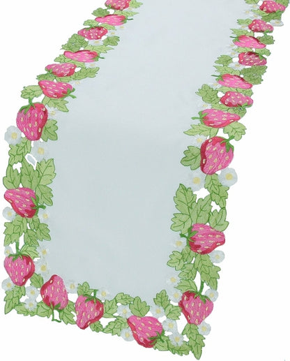 XD8172 Strawberry Patch Table Runner